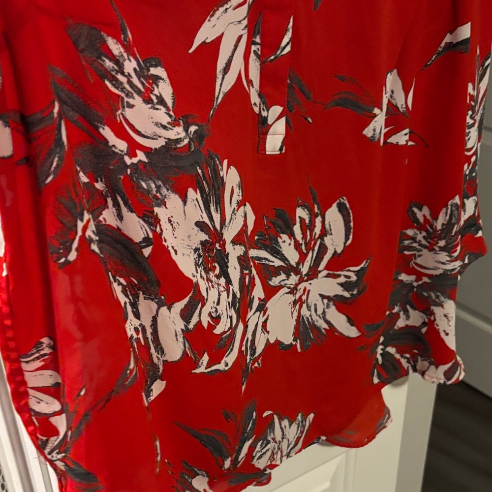 Violet & Claire Red and Black Floral Blouse - Picture 4 of 9
